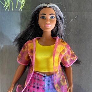 2016 Mattel Barbie Doll Fashionistas Curvy with silver hair highlight